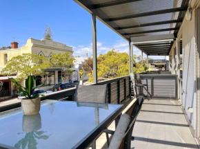 Fiveways Balcony, King Bed, Chef's Kitchen